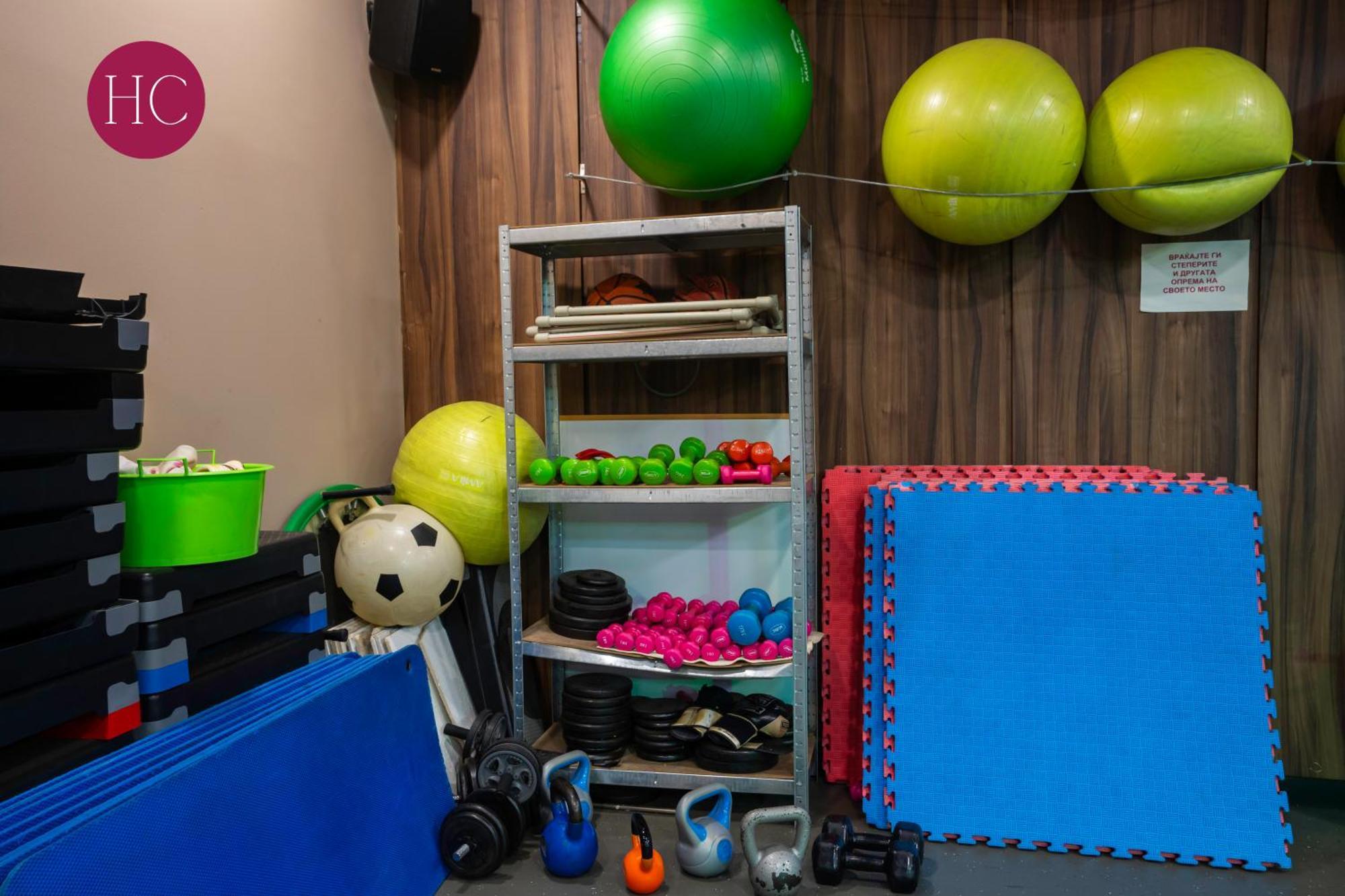 Central Hotel, Fitness And Spa Vinica Экстерьер фото
