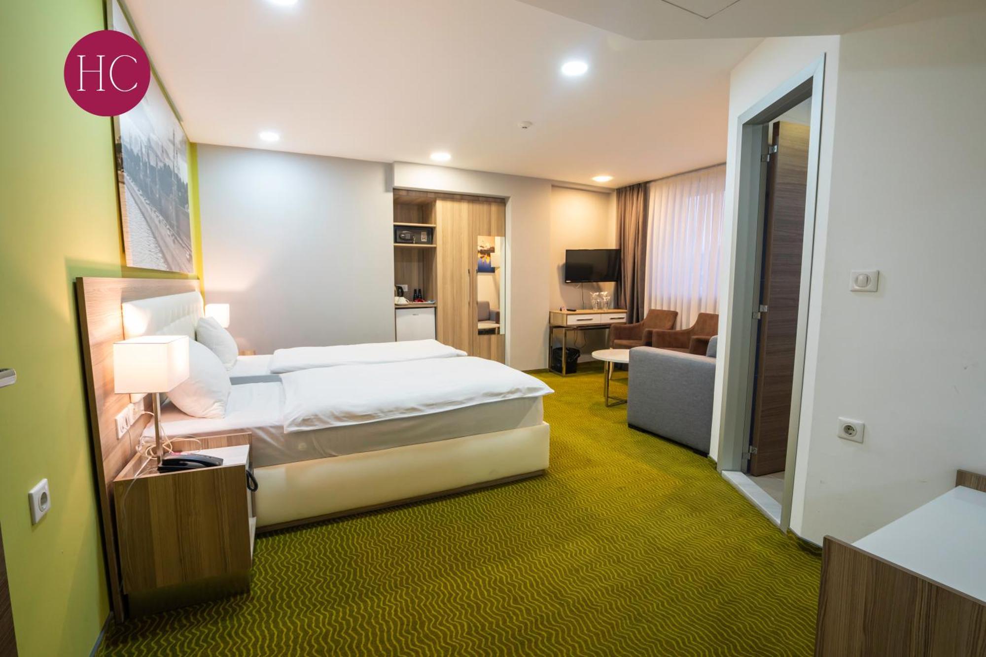 Central Hotel, Fitness And Spa Vinica Экстерьер фото