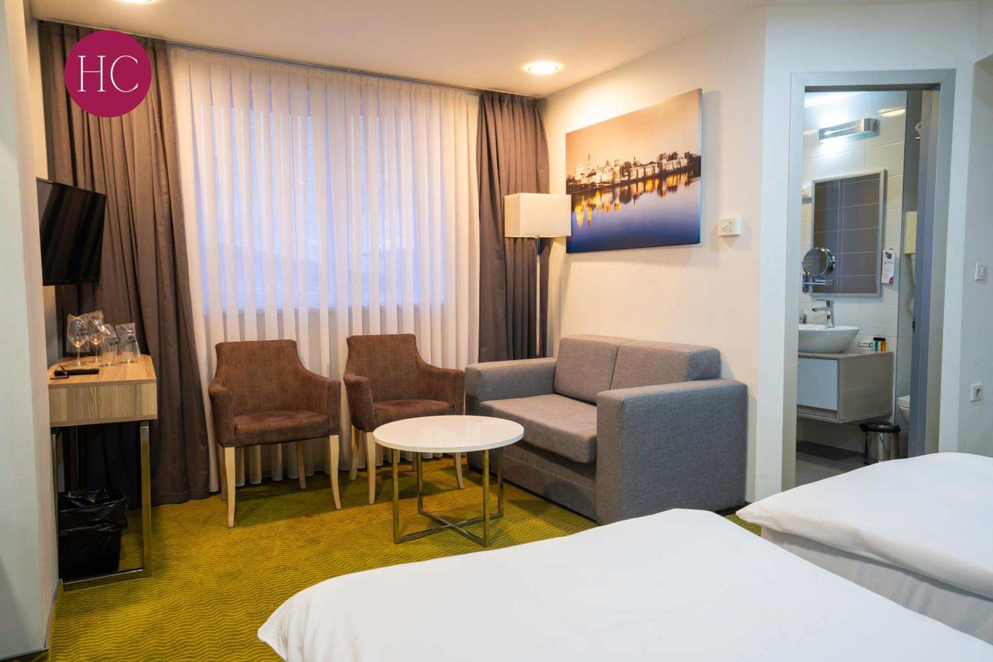 Central Hotel, Fitness And Spa Vinica Экстерьер фото