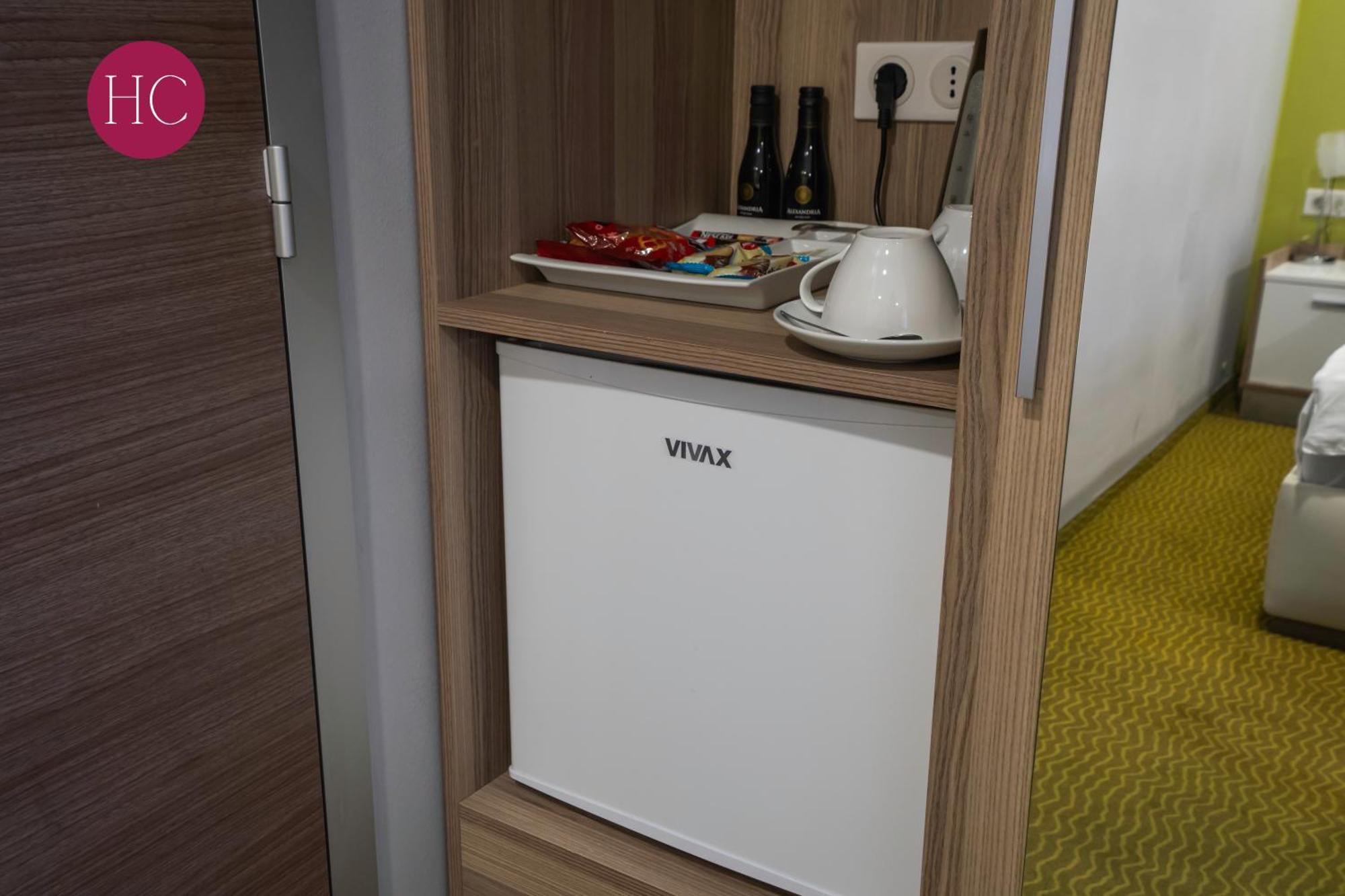 Central Hotel, Fitness And Spa Vinica Экстерьер фото