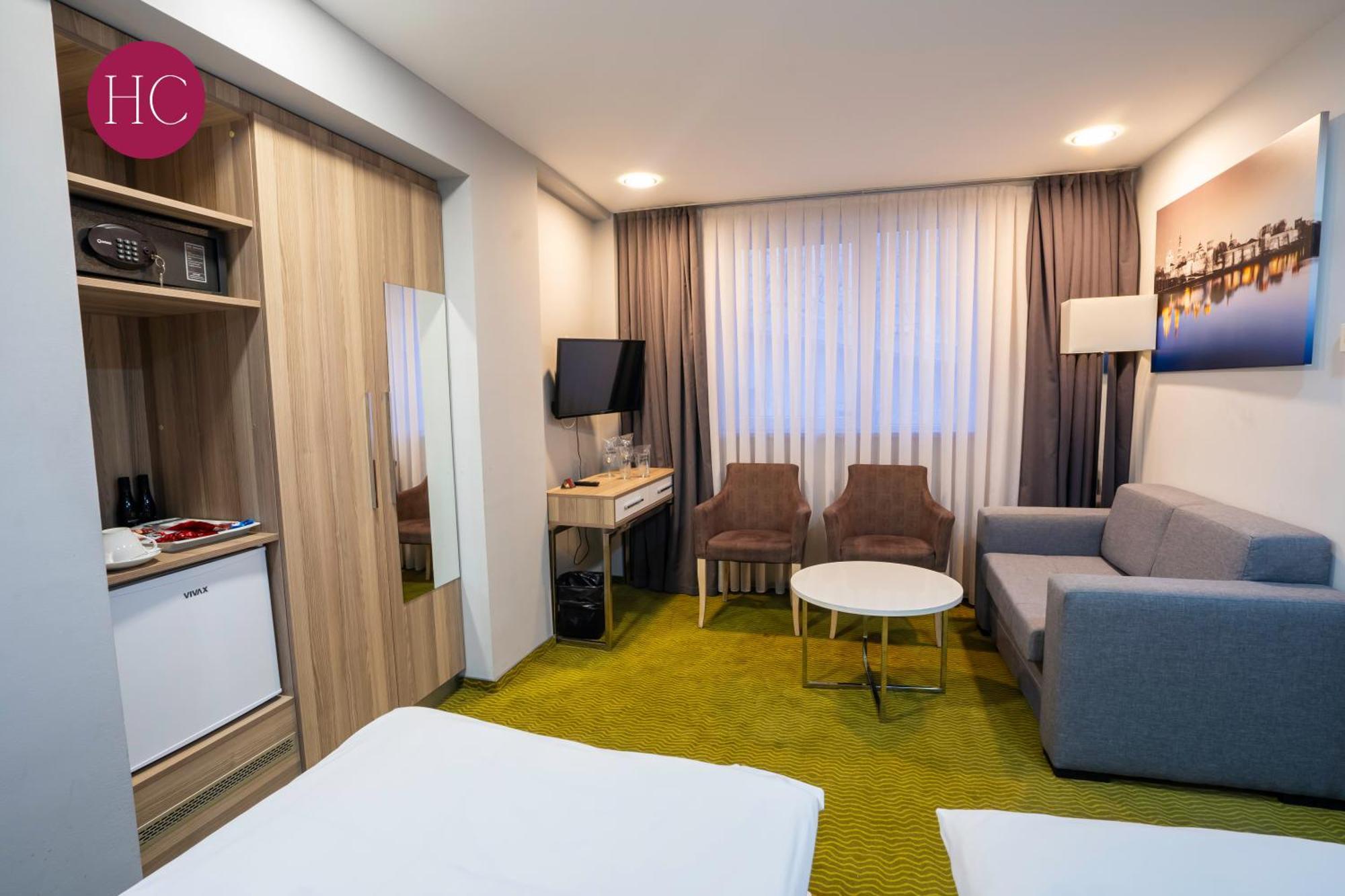 Central Hotel, Fitness And Spa Vinica Экстерьер фото