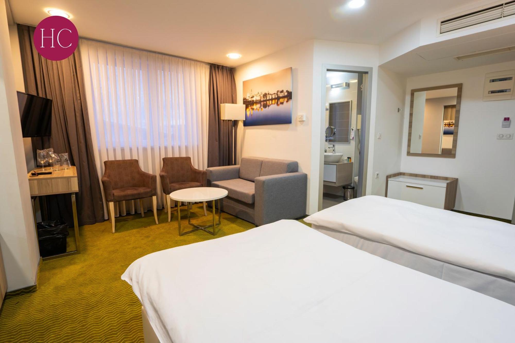 Central Hotel, Fitness And Spa Vinica Экстерьер фото