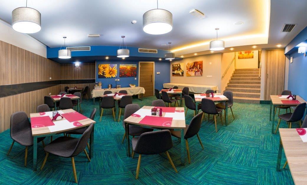 Central Hotel, Fitness And Spa Vinica Экстерьер фото
